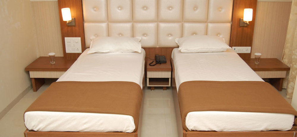 Oyo 2026 Hotel Aishwarya Residency Navi Mumbai Exterior photo