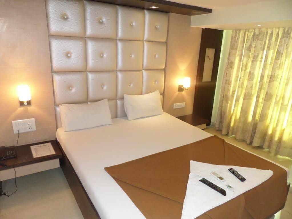 Oyo 2026 Hotel Aishwarya Residency Navi Mumbai Exterior photo