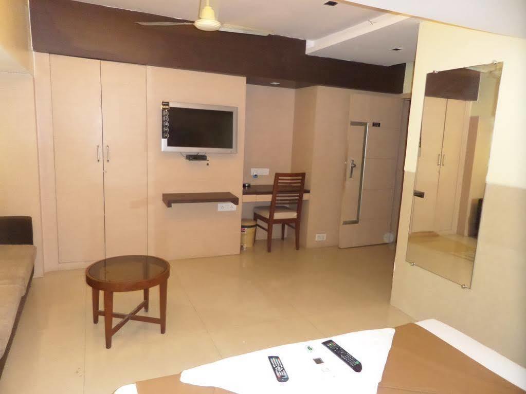 Oyo 2026 Hotel Aishwarya Residency Navi Mumbai Exterior photo